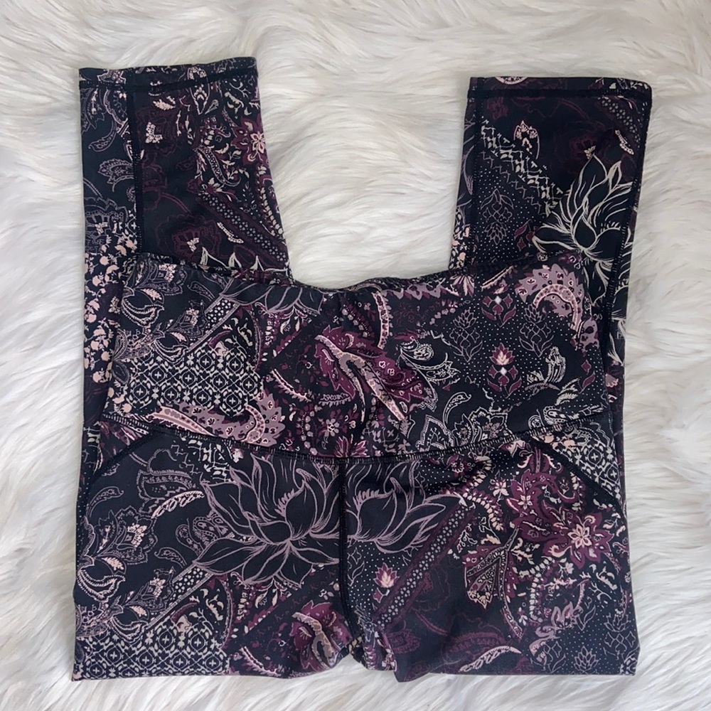 GAIAM medium purple print Capri high waisted leggings